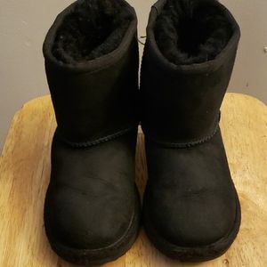 Black winter boot